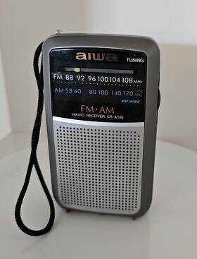 Cr-as16 Aiwa Am Fm Portable Radio Rare 2aa-battery Operated Tested And Works