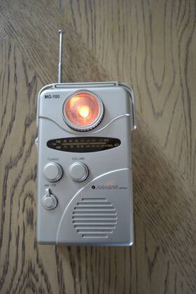 Mg-100 Anabas Taichi Company Crank Am/fm Radio Light Combination Japan