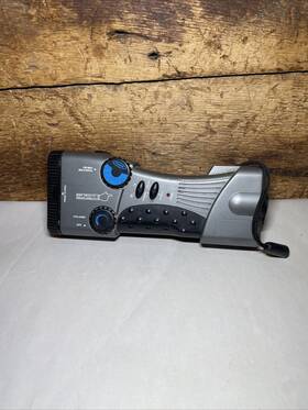 Avon Tf-18 Lifestyle Solutions Solar Hand Crank Radio Flashlight 2002 Tested See Desc