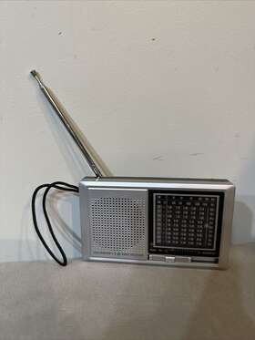 Swi-9-11 Band Receiver Portable Shortwave Radio Am/fm Ac Or Battery 5 Inch X 3