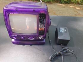 00507 Base Pro Shops Bass Portable Purple Tv With Radio Model Vintage 2003
