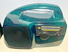A436644 Baygen Freeplay Green Self Powered Am/fm Radio Solar Power Wind Up Preowned No Cords A436644 Baygen Freeplay Green Self Powered Am/fm Radio Solar Power Wind Up Preowned No Cords