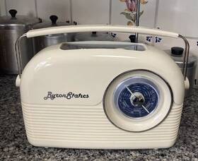 Byronstatics 850029344087 Byron Statics Retro Radio Am Fm With Bluetooth Speaker Ac Adapter Nice