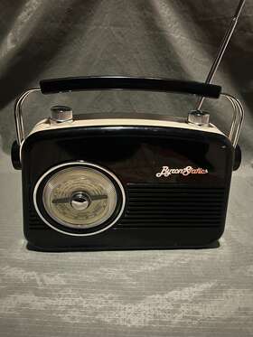 Am66 Byronstatics Portable Radio Am Fm Vintage Retro - Cream Am66 Byronstatics Portable Radio Am Fm Vintage Retro - Cream