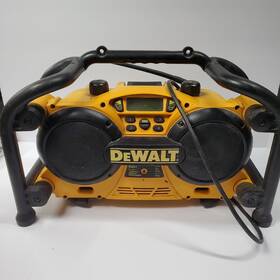 Dco11 Dewalt Radio Heavy Duty Worksite Am Fm Aux
