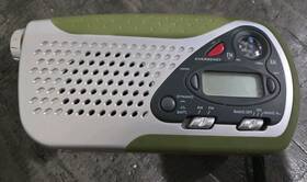 Dynamo 731053523547 Self-powered Emergency Survival Radio Flashlight Battery Or Crank Power