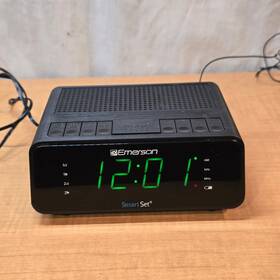 Emerson Cks1900 Smartset Dual Alarm Clock Radio Am/fm Green Led 6 Inch
