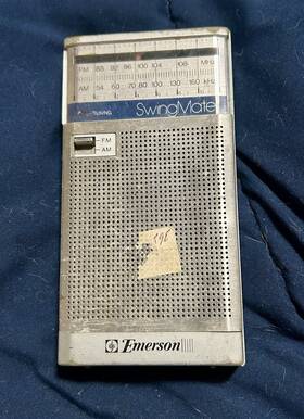 P3766 Emerson Swingmate Portable Am/fm Radio With External Speaker Vintage