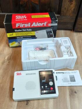 Wx-67 First Alert 742486102150 Noaa Emergency Am Fm Radio 7 Weather Channels White