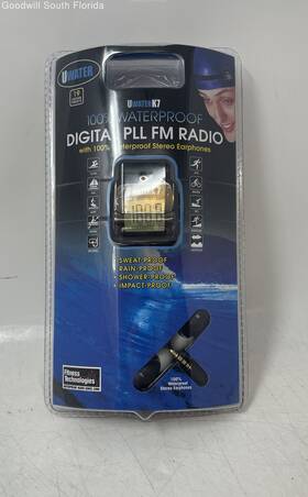 Uwaterk7 Fitness Technologies Digital Pll Fm Swim Radio With Earphones Not Tested