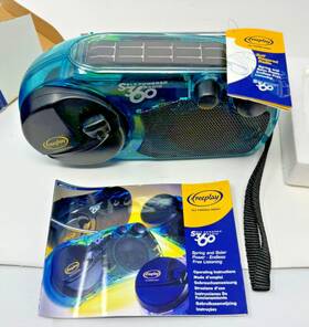 S360 Freeplay 614672000741 Self Powered Emergency Windup Solar Radio Green Complete In Box