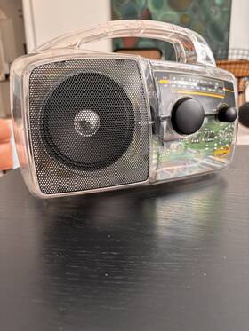 Freeplay C0246326 Vintage Self Powered Am/fm Radio Solar Crank Clear See Through Works