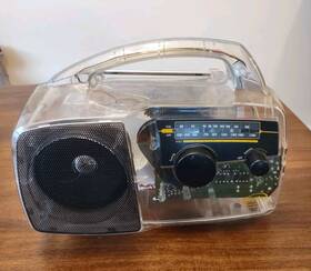 Co234469 Freeplay Vintage Self Powered Am/fm Radio Solar Crank Clear See Through Tested