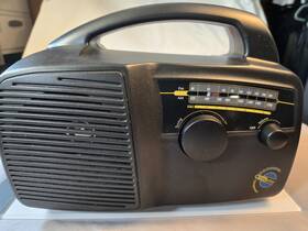 Sd-618604 Freeplay Freepower Portable Am/fm Radio Solar Hand Crank Black Headphone Jack