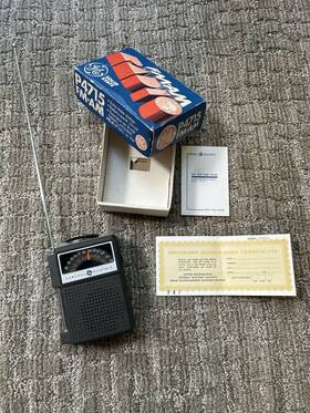 P4715 Ge 4715 General Electric Pocket Portable Radio Am-fm Original Box Ex