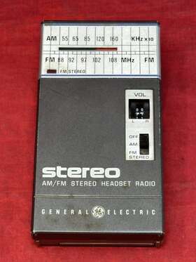 7-1610a Ge General Electric Am Fm Stereo Handheld Portable Vtg Battery Radiowork