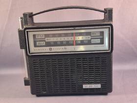 7-2810 Ge Am/fm Portable Radio 1979 Vintage Solid State F Tested Works
