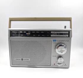 7-2854a Ge Vintage General Electric Am/fm Portable Radio Model Working