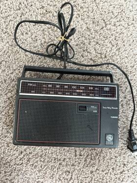 Ge 7-2880d Two-way Power Portable Am/fm Radio Afc Headphone Jack Black