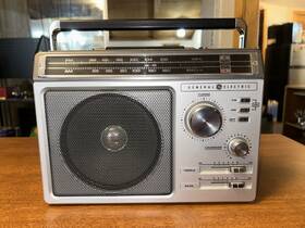 General Electric 7-2830a Am/fm Portable Radio Ac/dc Headphone Jack Silver/black