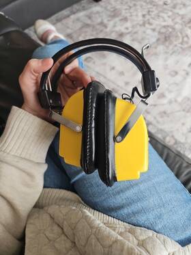 Hp9000 Gran Prix Vintage Am-fm Radio Yellow Headphones 9-volt