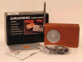 99997-30 Grundig Vintage Platinum Traveller Am/fm World Radio With Cover Works See Desc 99997-30 Grundig Vintage Platinum Traveller Am/fm World Radio With Cover Works See Desc
