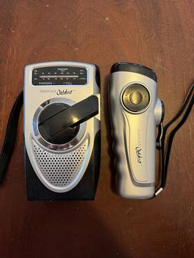 98798 Innovage Outdoor Am/fm Emergency Radio And Flashlight Set Battery Or Hand Crank