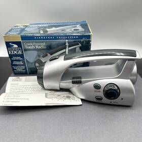 Cr12-4307 Journeys Edge Crank Powered Emergency Radio Flashlight Fm Camping Survival Gear