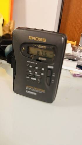 1pp-104 Koss Vintage Walkman Radio Cassette Player