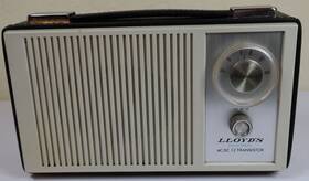 7s448 Lloyds Model Solid State Ac/dc Portable 12 Transistor Circa 1968 Untested 7s448 Lloyds Model Solid State Ac/dc Portable 12 Transistor Circa 1968 Untested