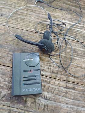 182p Magnavox Vintage 1984 Am/fm Stereo Radio With Headphones