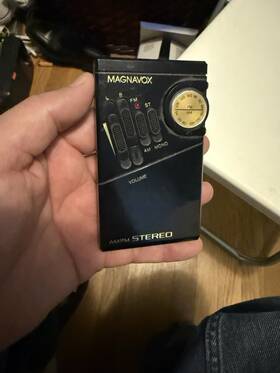 D1650 Magnavox D1620/17 Vintage Am/fm Stereo Pocket Radio Thin Model D1650/17 No Sound