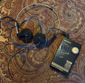 D1650 Magnavox D1620/47 Am/fm Stereo Pocket Radio Thin Model D1650/47 W Headphones Works