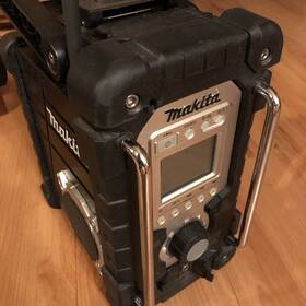 Lxrm03 Makita Jobsite Am/fm Aux Radio With Wall Ac Plug Also Runs On Drill Batt