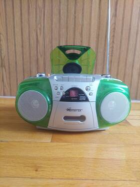 Memorex Mp3121-03 Model Green Translucent Am/fm Radio Cd - Broken/for Parts