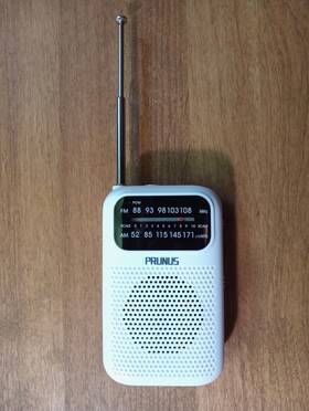 J-777 Prunus Portable Pocket Radio Am/fm With Batteries - Tested Working