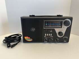 R-18us Quantum Fx Qfx Portable Radio Am/fm/sw Sd/usb Wood Grain Works