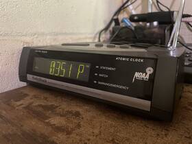 12-523 Radioshack Shadiorack Noah Radio Alarm With Emergency Broadcast System