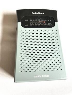 12c13 Radioshack Portable Am/fm Radio Works Great