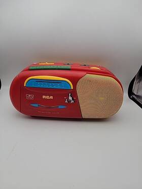 Rp-7701k9a Rca Vintage Handheld Battery Radio Am/fm And Tape Play Nipper Chipper Red