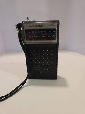 Realistic 12-118 Am/fm Stereo Mate Handheld Radio #12-118 Untested In Leather Pouch