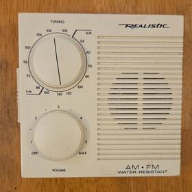 Realistic 12-784 Portable Am/fm Radio White Dc 6v 4 X Aa Battery Shack