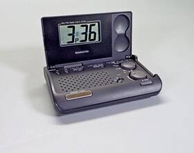 Rq-500 Remington Vintage Lcd Alarm Clock Am/fm Radio