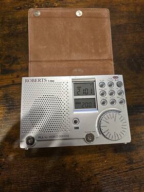 R9968 Roberts Radio Travelling Lite 2 - 9 Band World Service Travel Leather Case