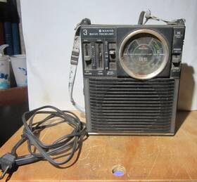7300pf Sanyo Vintage Portable Am / Fm Weather Radio 3 Band Broadcast Receiver 7300pf Sanyo Vintage Portable Am / Fm Weather Radio 3 Band Broadcast Receiver