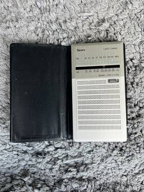 564.24140050 Sears Vintage Rare Super Slim Am/fm Inch Led Portable Radio With Case