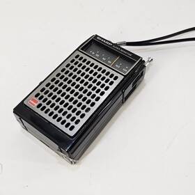 Fx-213au Sharp Super Sensitive Portable Radio With Mw And Air Bands. 1980s