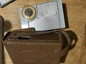 42081 Silvertone Vintage Pocket Radio