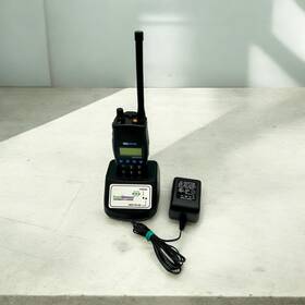 Srp9100 Simoco Handheld Radio With Charger Tested And Working Needs Updating