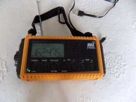 Solar 711181442137 Emergency Noaa Weather Radio Hand Crank Am/fm Usb Flashlight Lamp